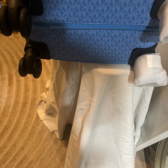 MICHAEL Michael Kors Travel Small Pacific Blue signature Suitcase - Picture 4 of 11